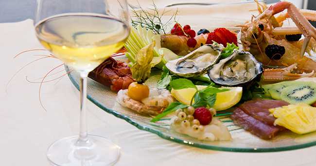 Vinos y Comidas. 4 Vinos y Comidas. • vino