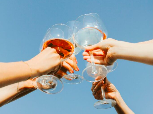 Descubre los Vinos Perfectos para Refrescar tu Verano con Vinopremier